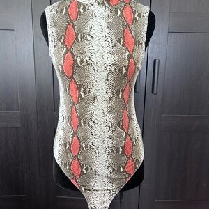 Snake-Print Reptile Habitat Backdrop Panel – Cream and Coral